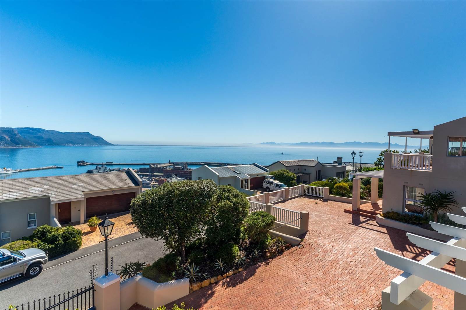 4 Bed House in Simons Town photo number 13