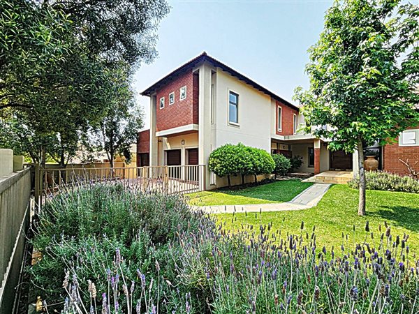 4 Bed House in Woodland Hills
