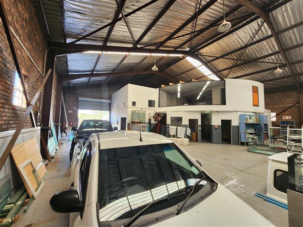 690  m² Industrial space