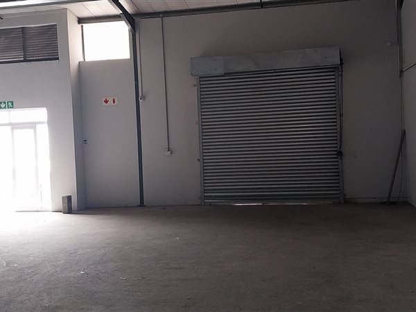 330  m² Industrial space in Mkondeni