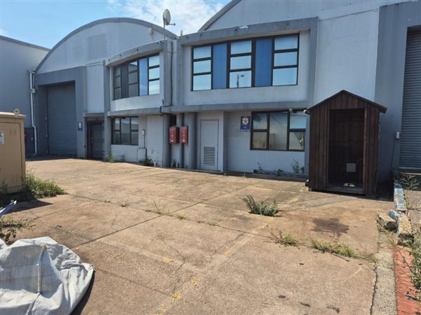 955  m² Commercial space