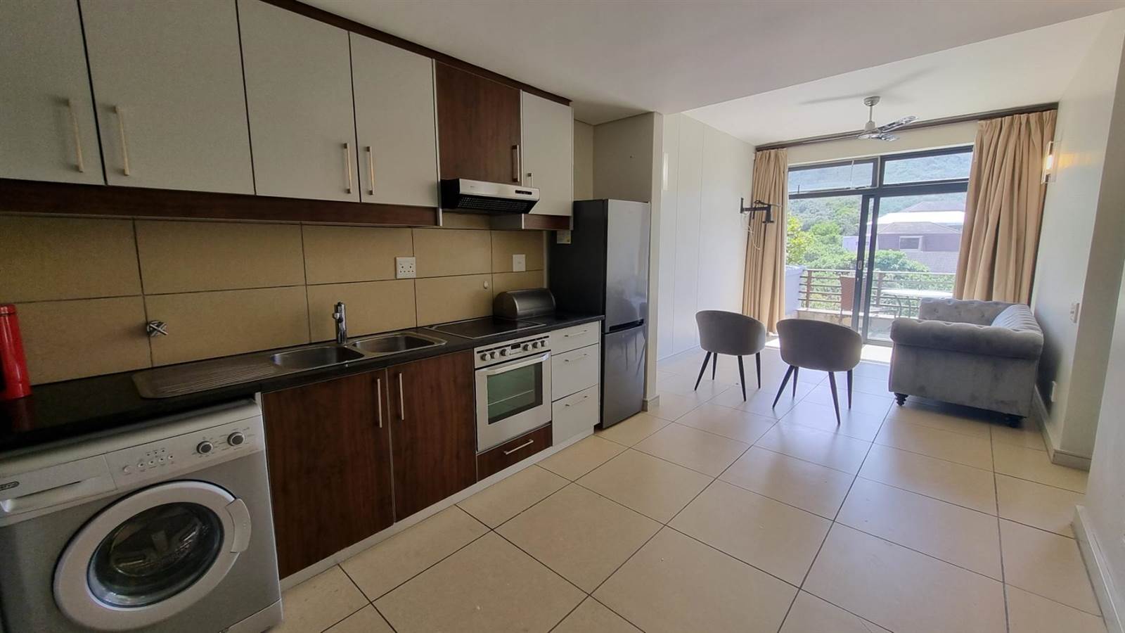 2 Bed Apartment in Herolds Bay photo number 1