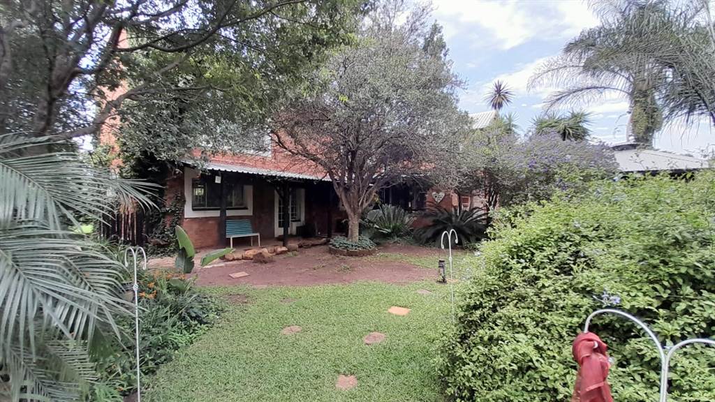 9650 m² Farm in Hartbeesfontein photo number 2