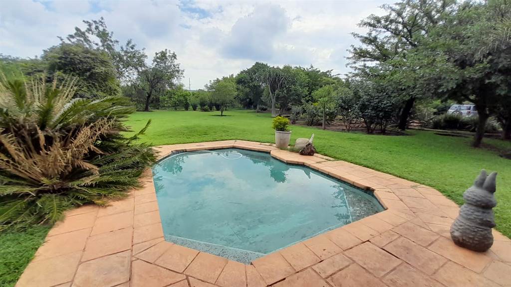 9650 m² Farm in Hartbeesfontein photo number 8