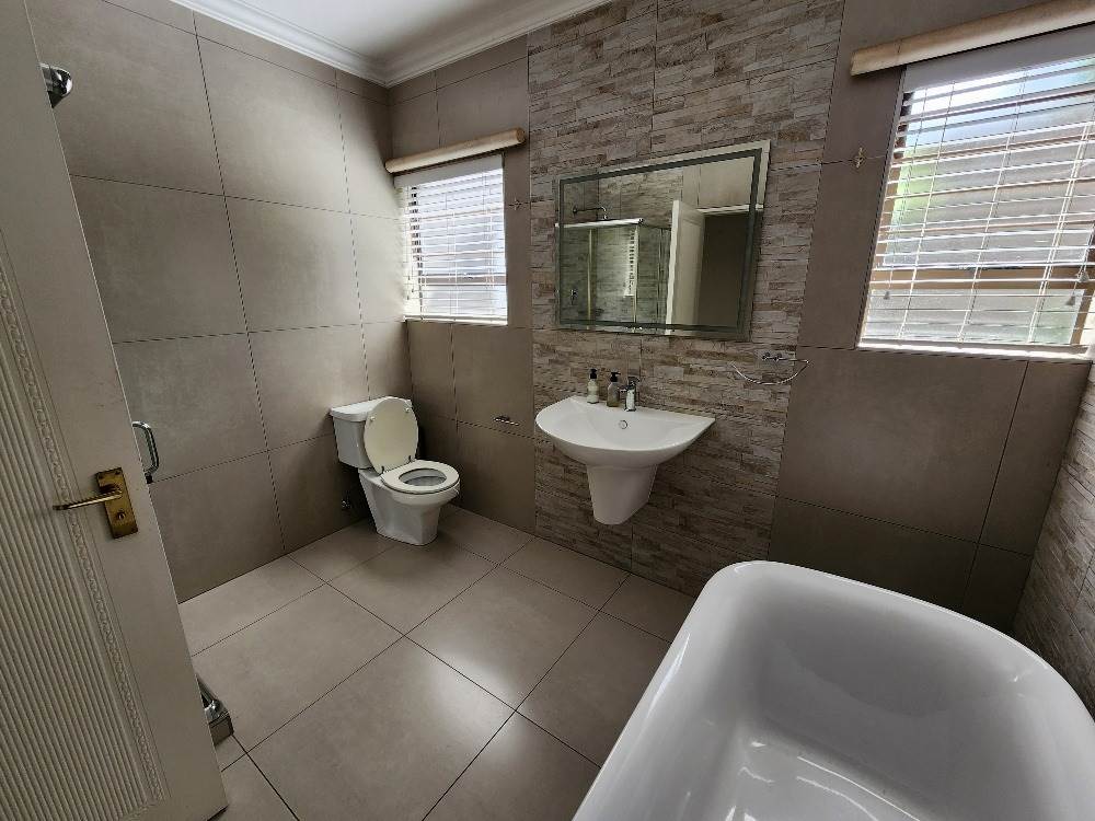 3 Bed House in Bryanston West photo number 10