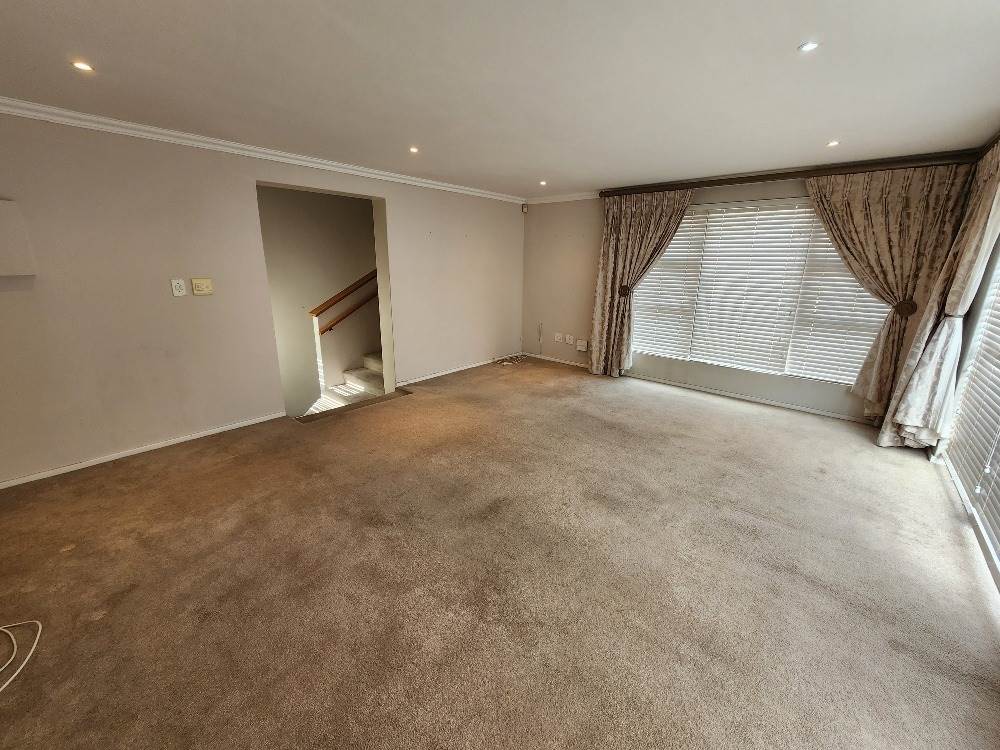 3 Bed House in Bryanston West photo number 11