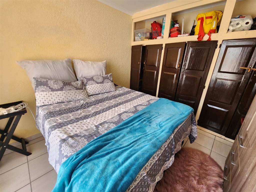 2 Bed House in Boitekong photo number 10