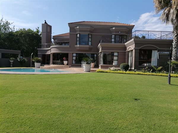 5 Bedroom Townhouse