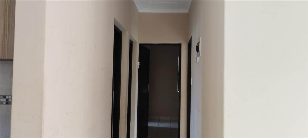 3 Bed Townhouse in Bishopstowe photo number 5