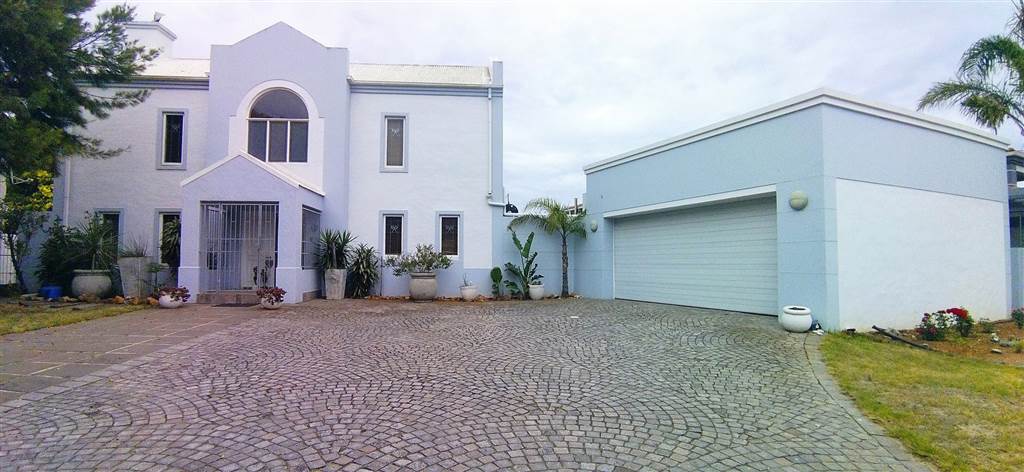 3 Bed House in Summerstrand photo number 4