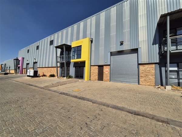 415  m² Industrial space