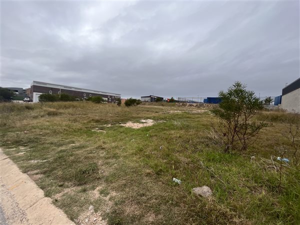 1 255 m² Land