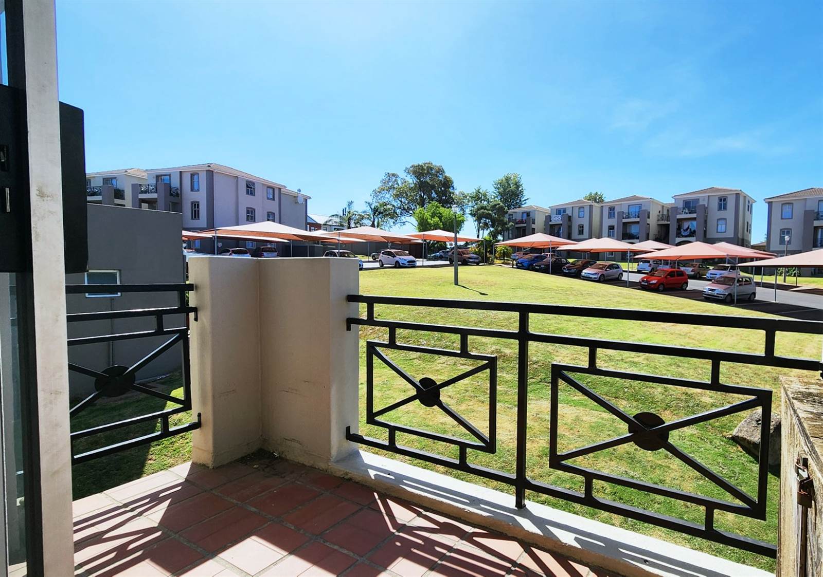2 Bed Apartment in Vredekloof Heights photo number 1