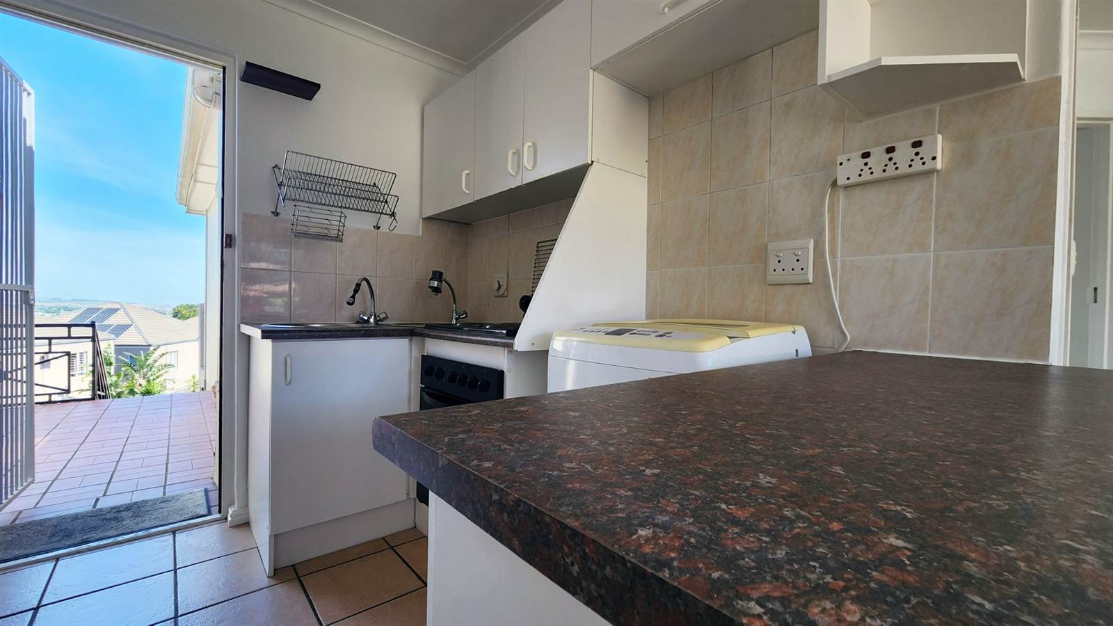 2 Bed Apartment in Vredekloof Heights photo number 4