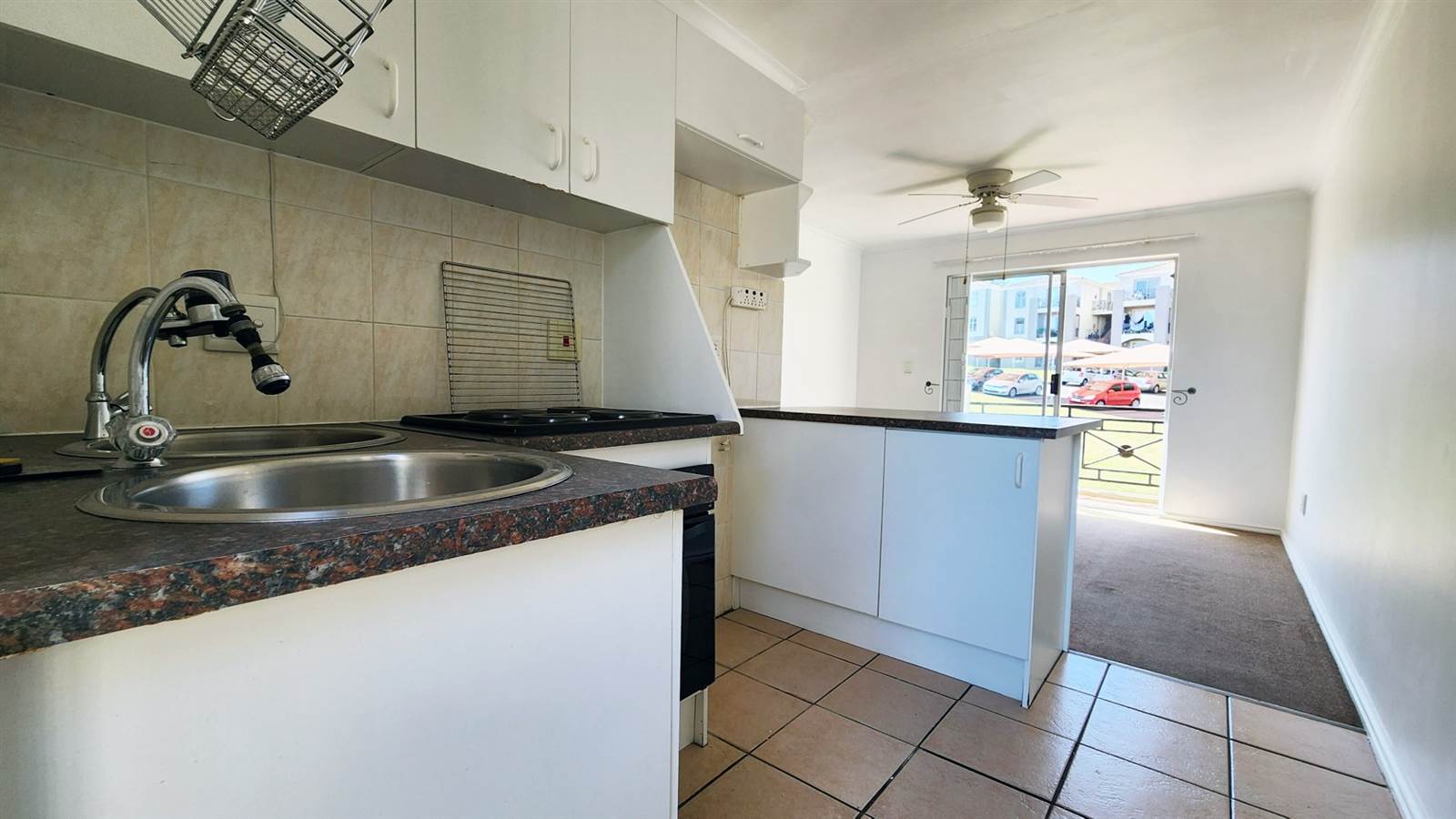 2 Bed Apartment in Vredekloof Heights photo number 3