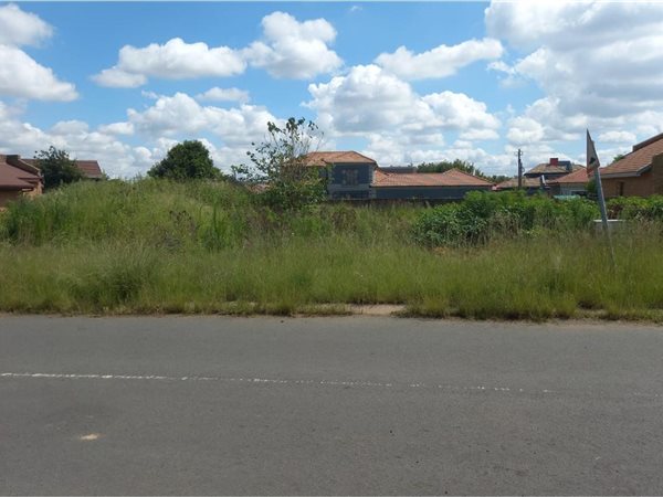 999 m² Land available in Riamarpark
