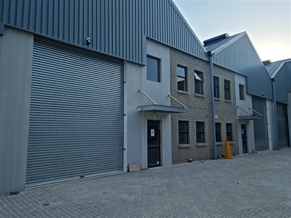 198  m² Industrial space