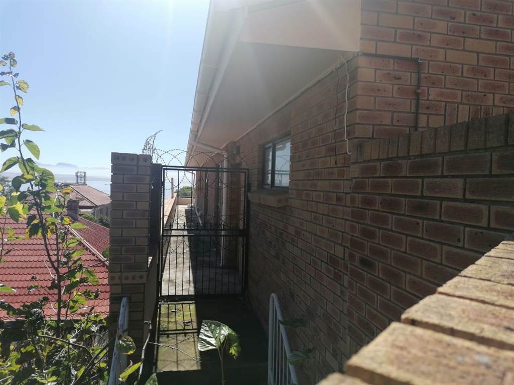 3 Bed Apartment in Mossel Bay Central photo number 5
