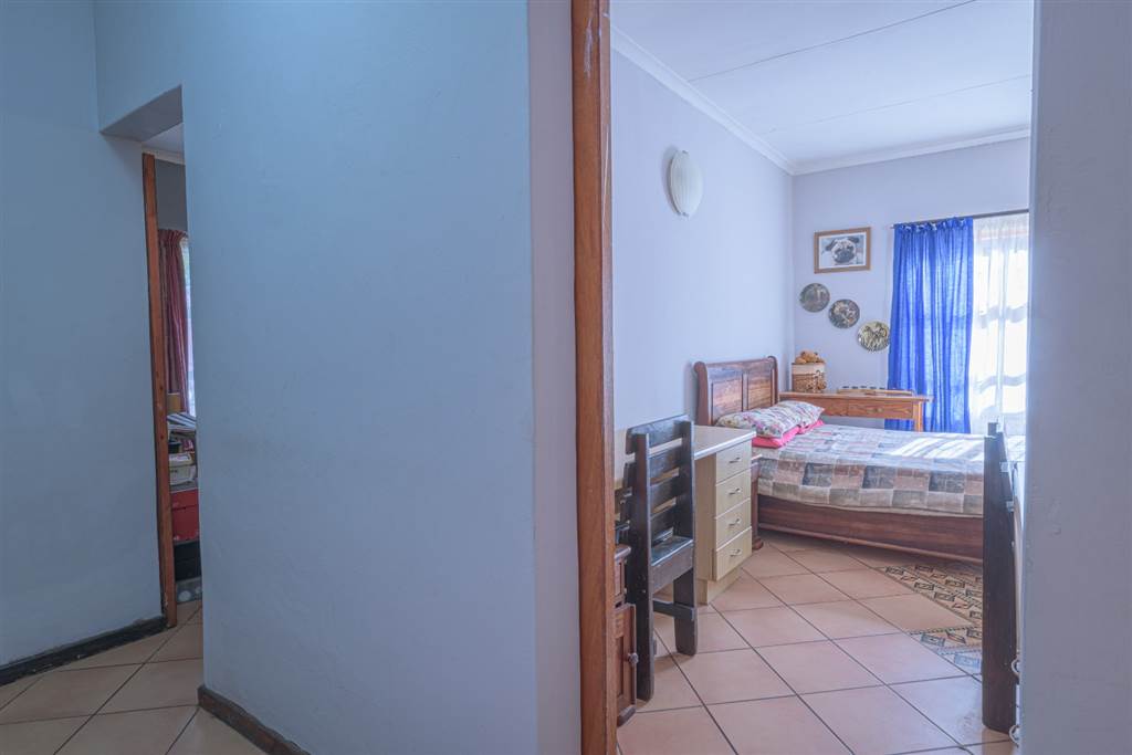 5 Bed House in Jeffreys Bay photo number 22