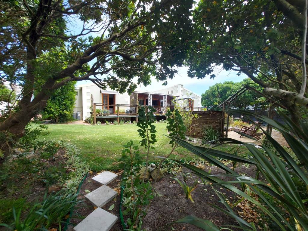 4 Bed House in Pringle Bay photo number 16