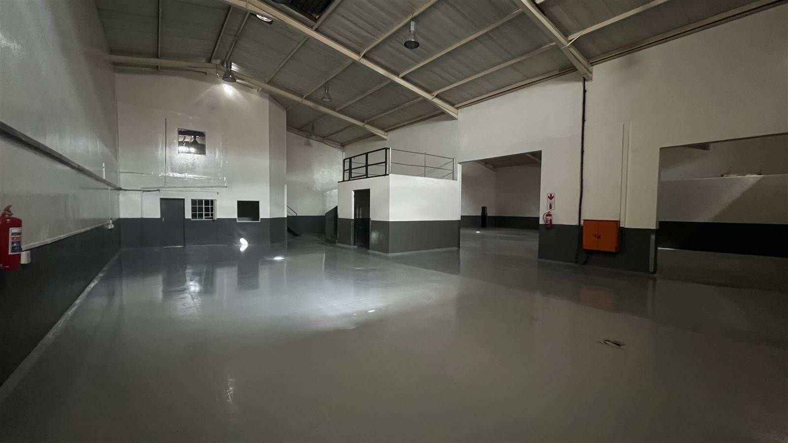 884  m² Industrial space in Lyttelton Manor photo number 1