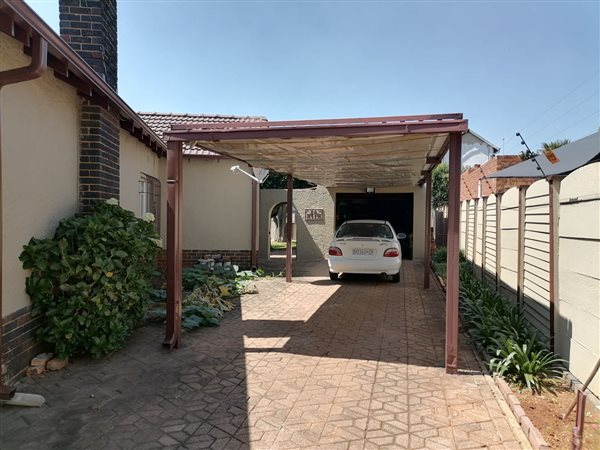 4 Bedroom House 4 Bedroom House