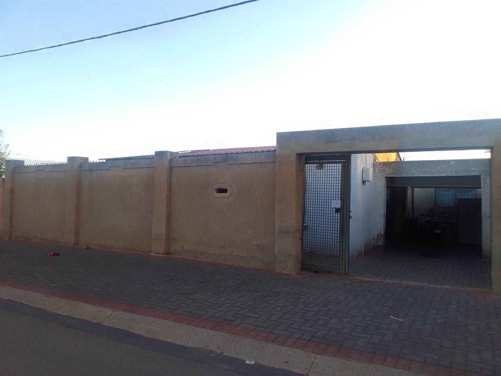 2 Bed House in Protea Glen photo number 4