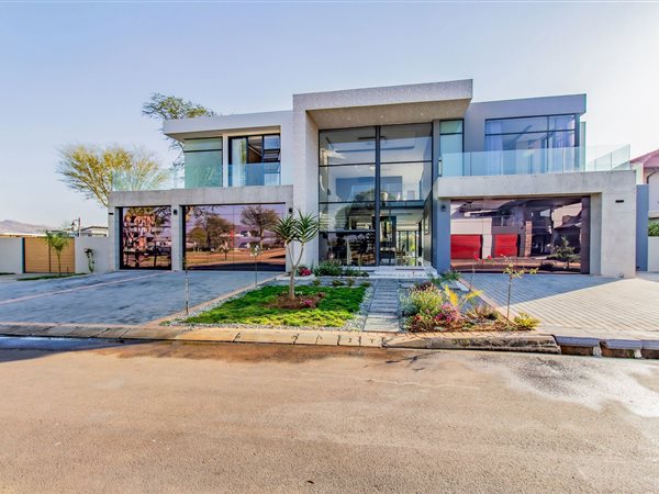 6 Bedroom House