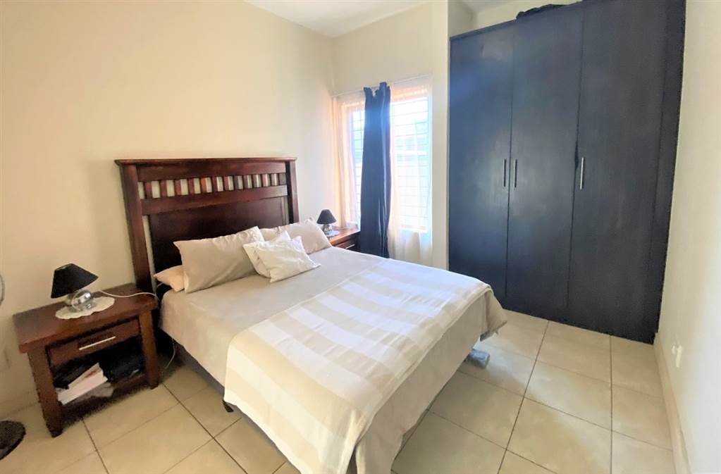 2 Bed Simplex in Pretorius Park photo number 7