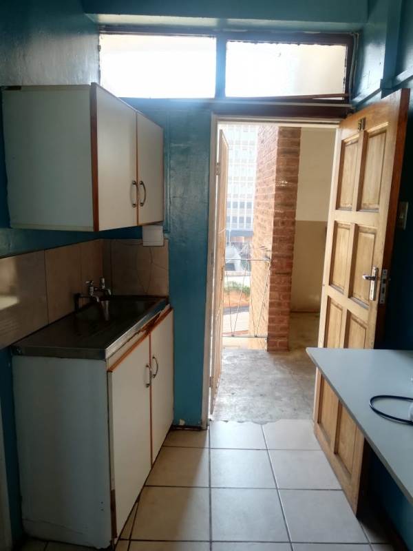 1 Bed Apartment in Pietermaritzburg Central photo number 2