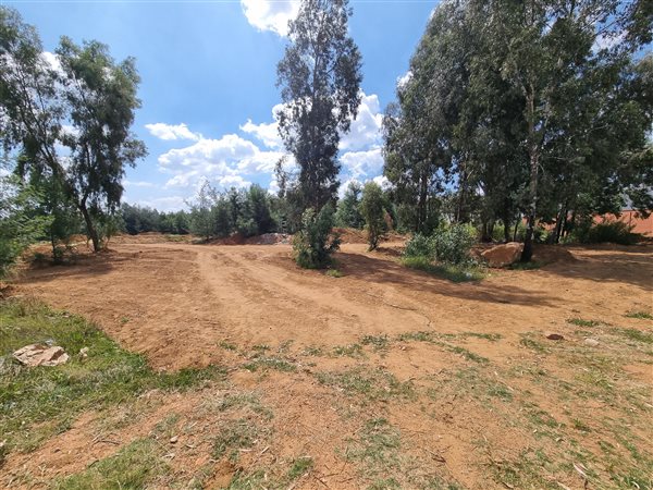 7034 m² Land available in Aeroton