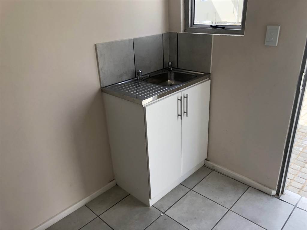 2 Bed House in Mossel Bay Ext 13 photo number 5