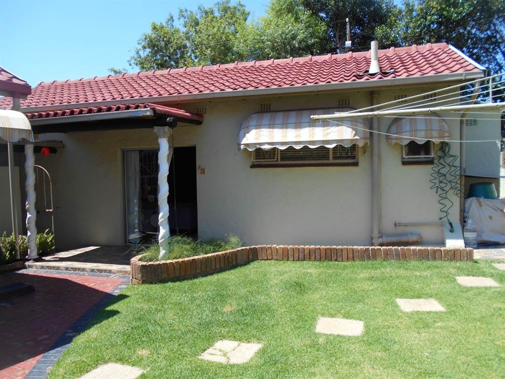 4 Bed House in Meredale photo number 25