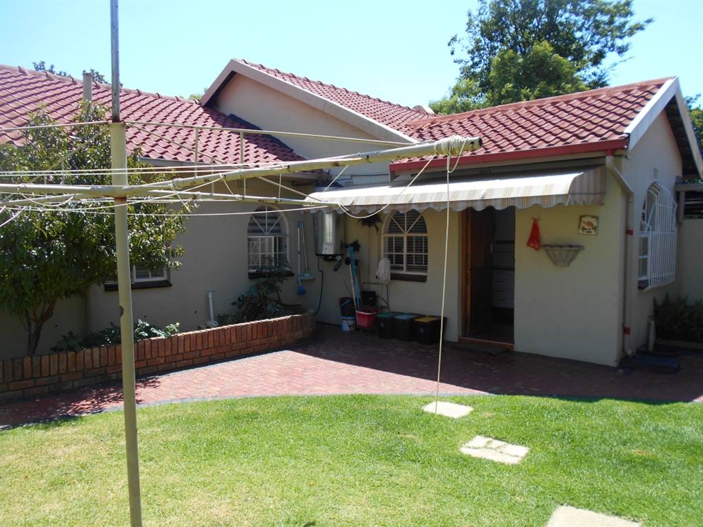 4 Bed House in Meredale photo number 9