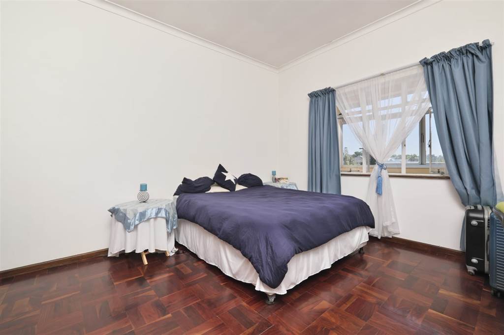 1 Bed Apartment in Humewood photo number 11