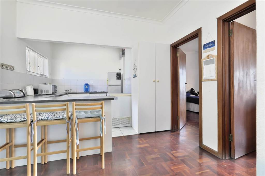 1 Bed Apartment in Humewood photo number 6