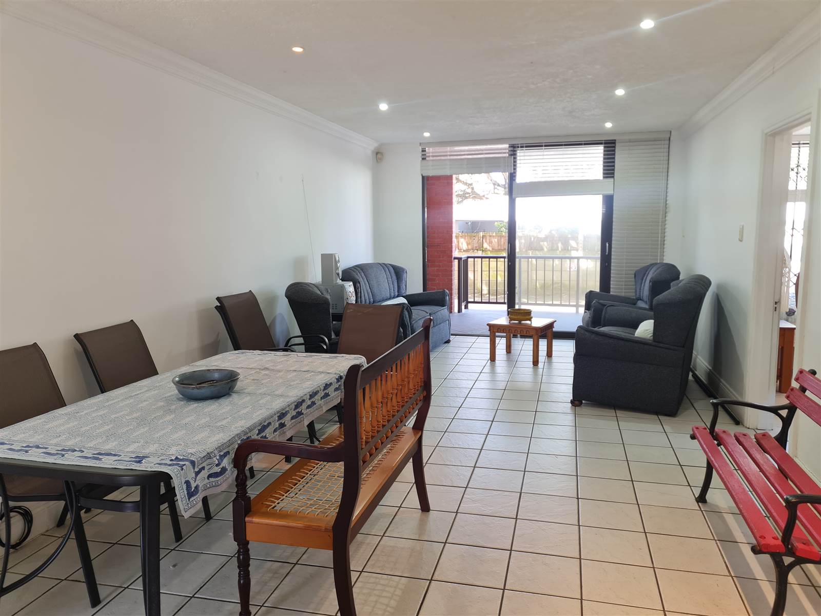 2 Bed Flat in Jeffreys Bay photo number 1
