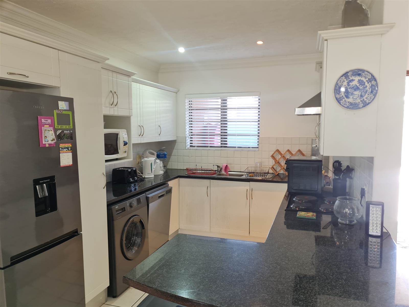 2 Bed Flat in Jeffreys Bay photo number 5