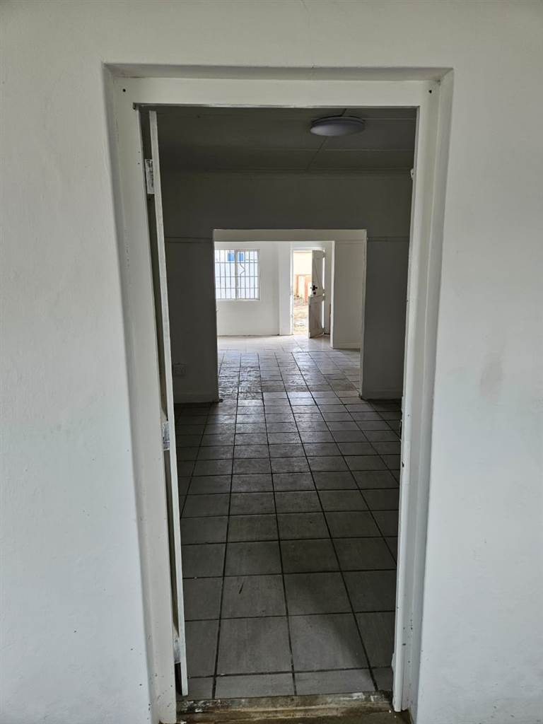 5 Bed House in Lamberts Bay photo number 4