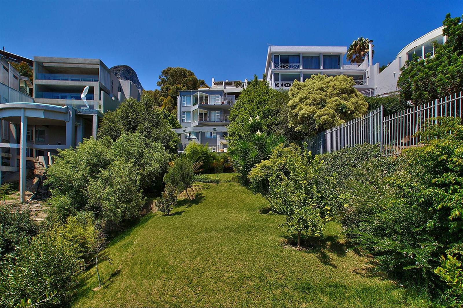 812 m² Land available in Bantry Bay photo number 2