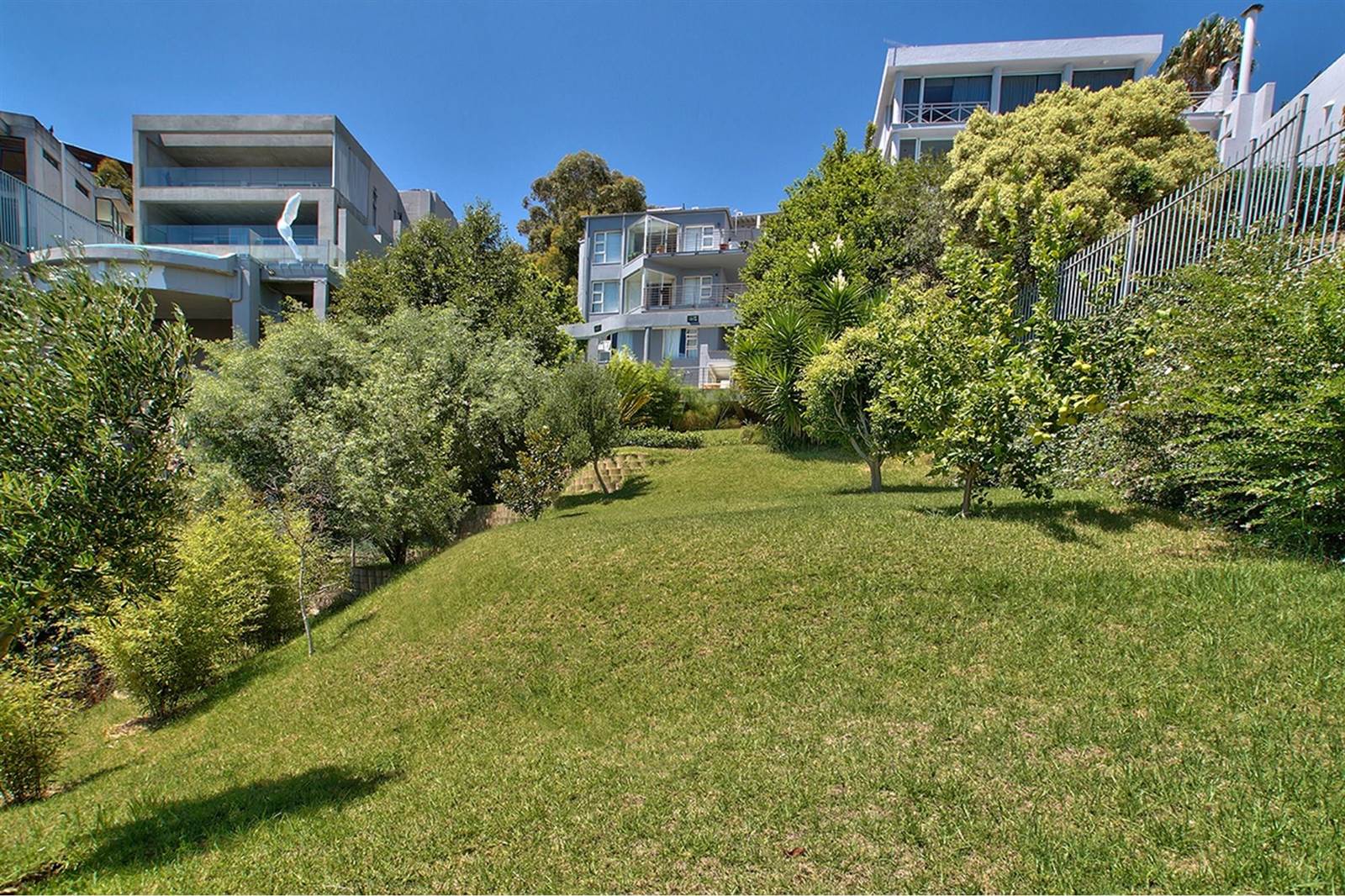 812 m² Land available in Bantry Bay photo number 3