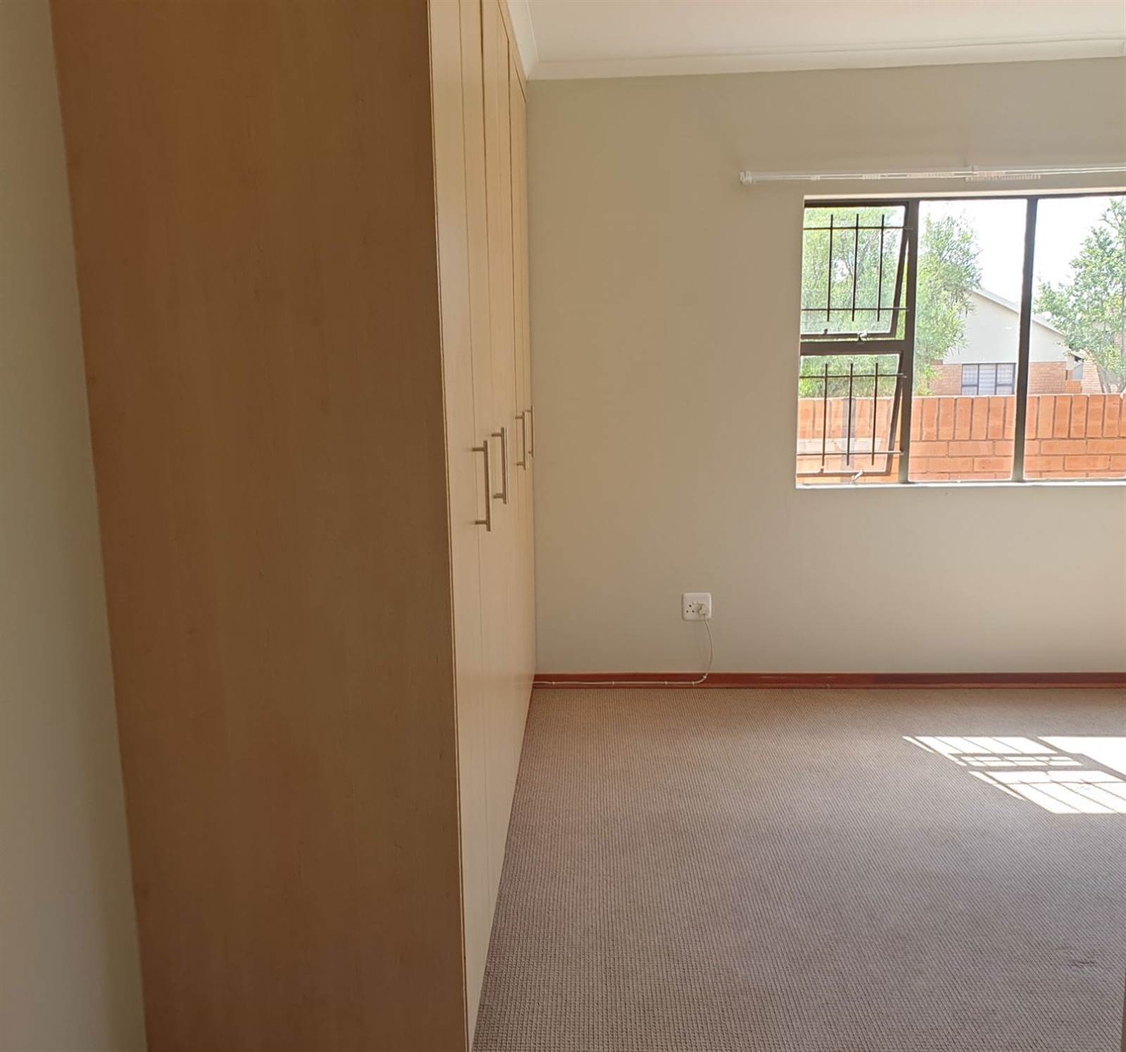 2 Bed Townhouse in Spitskop photo number 23