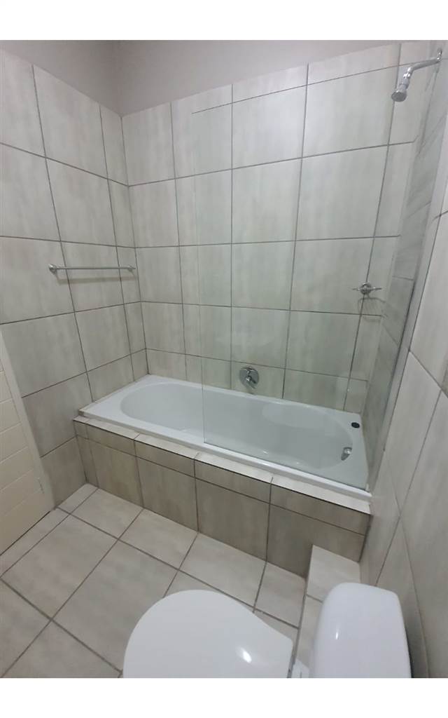 1 Bed Flat in Trichardt photo number 9