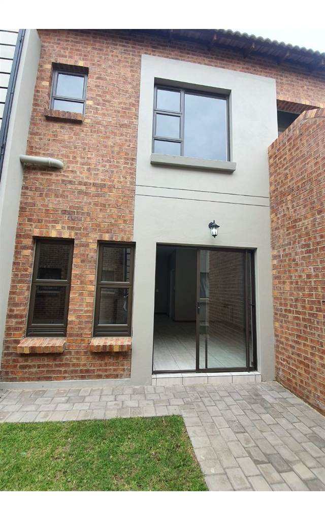 1 Bed Flat in Trichardt photo number 1