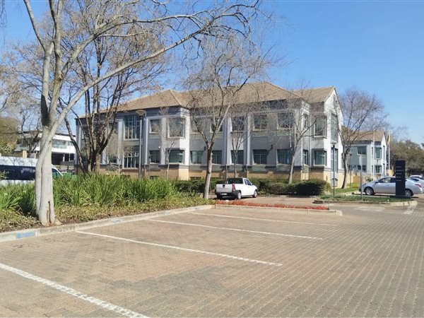 299  m² Commercial space