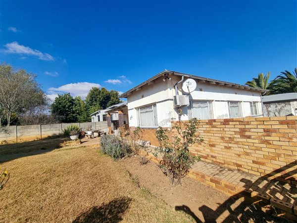 3 Bed House in Roodepoort Central
