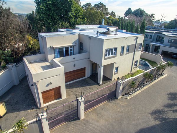 4 Bedroom House 4 Bedroom House