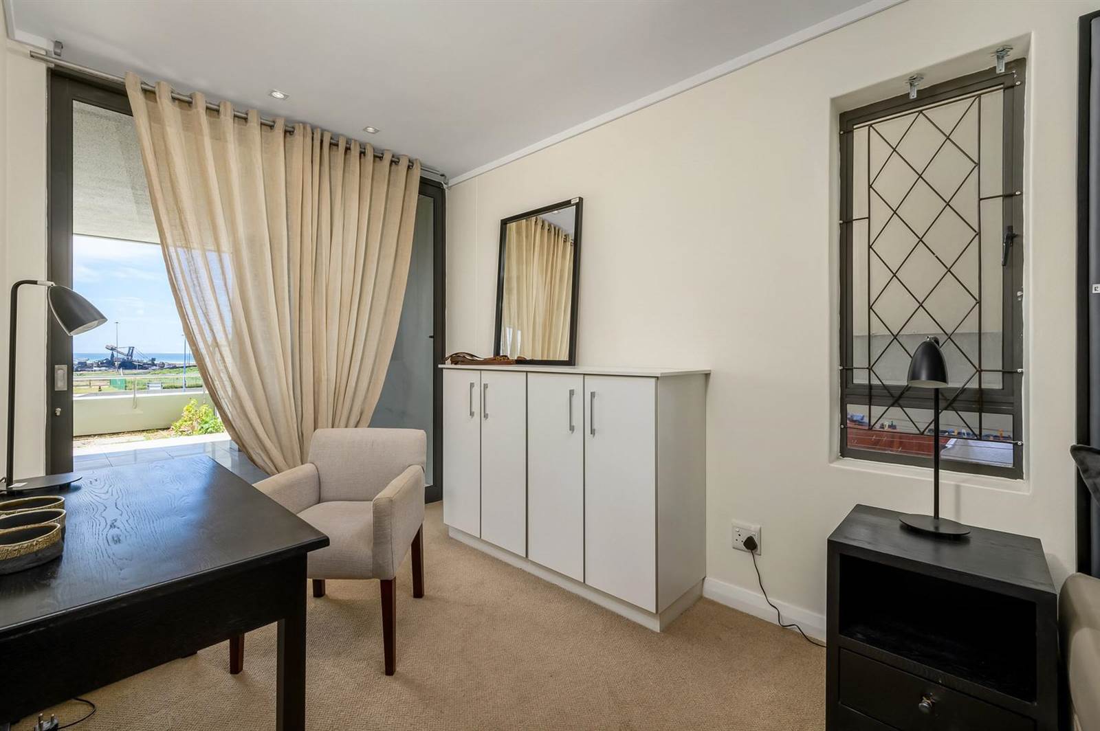 2 Bed Apartment in Humewood photo number 20