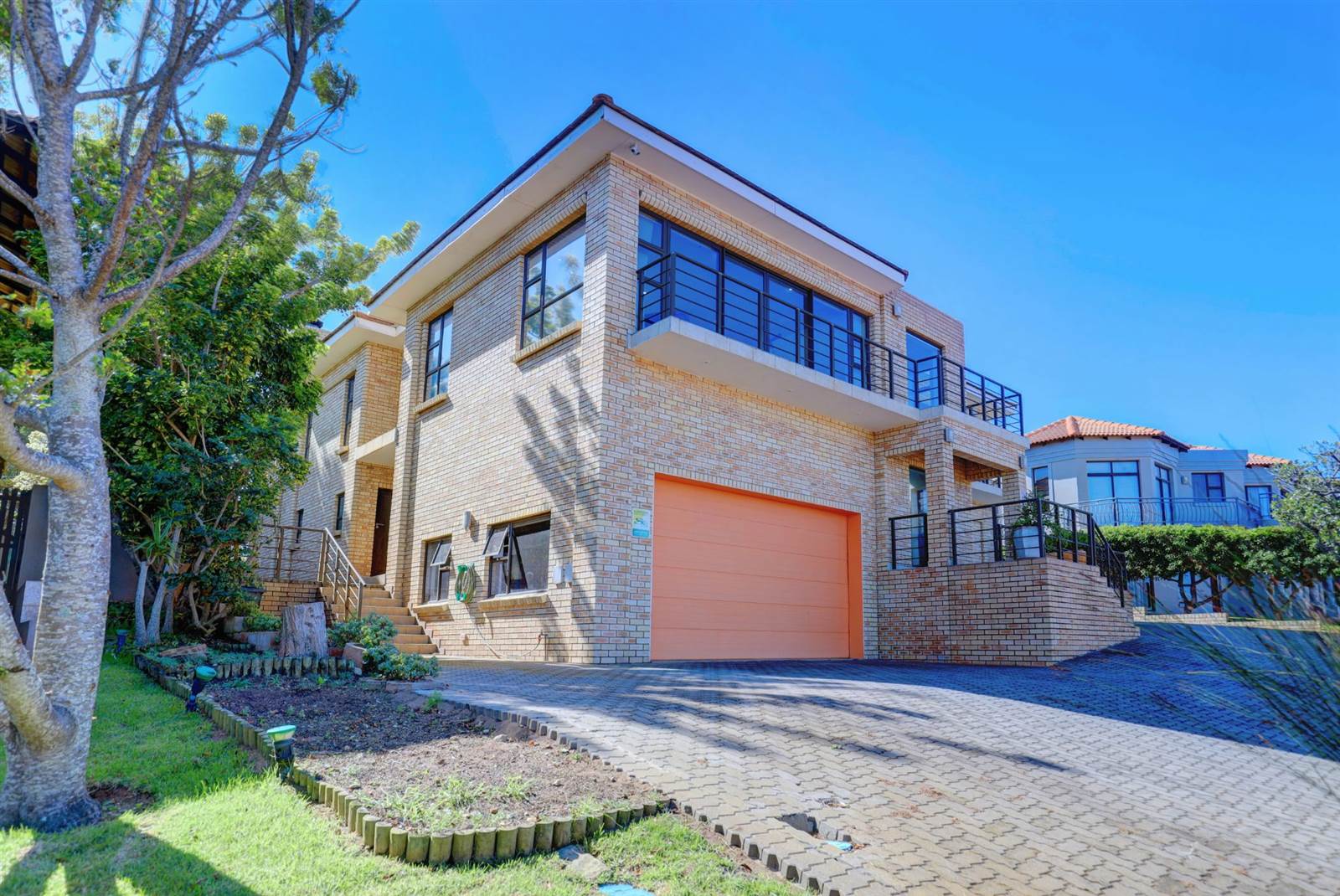 4 Bed House in Mossel Bay Golf Estate photo number 2