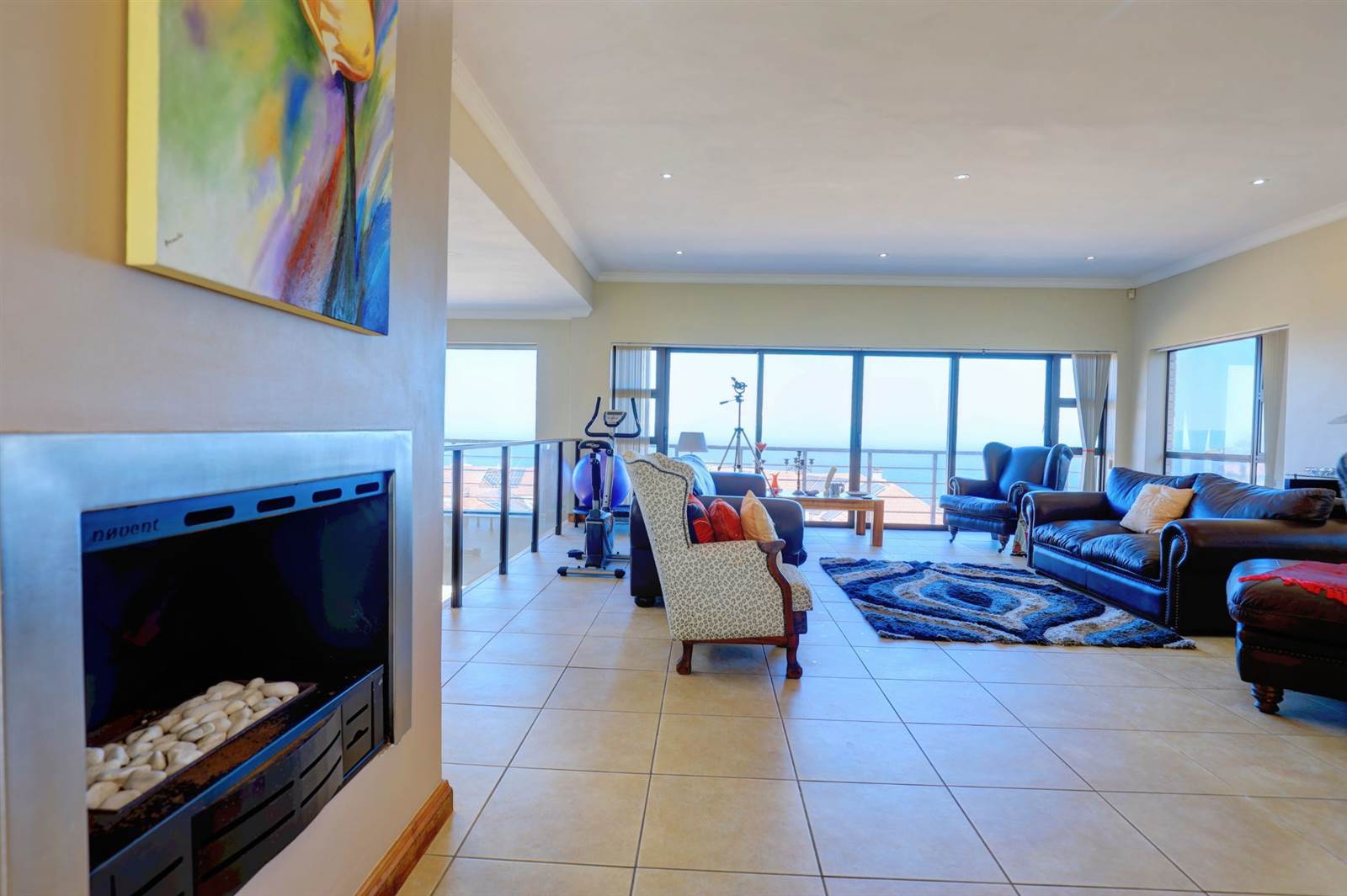 4 Bed House in Mossel Bay Golf Estate photo number 9